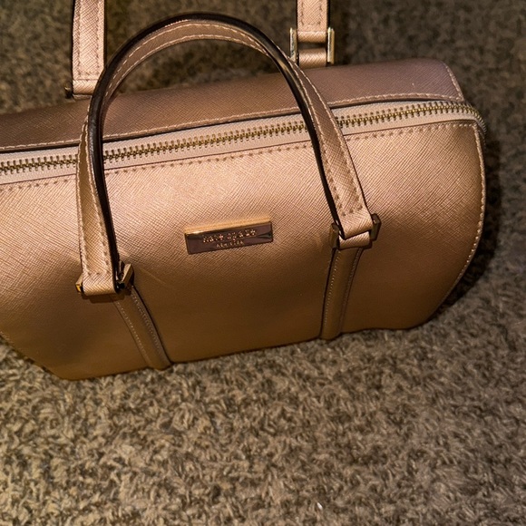 Kate Spade medium size purse, light color gold, in excellent condition - Picture 2 of 8